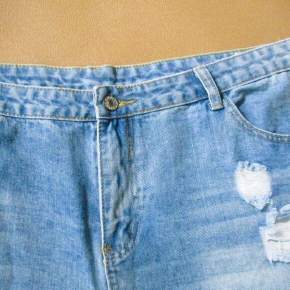 Womens Shein 3XL Distressed Denim Jean Shorts With Frayed Hem & Pockets - Picture 3 of 6